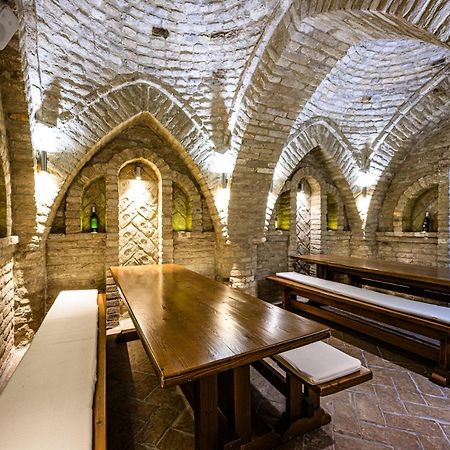 Vinatus Pince Hotell Villány Exteriör bild