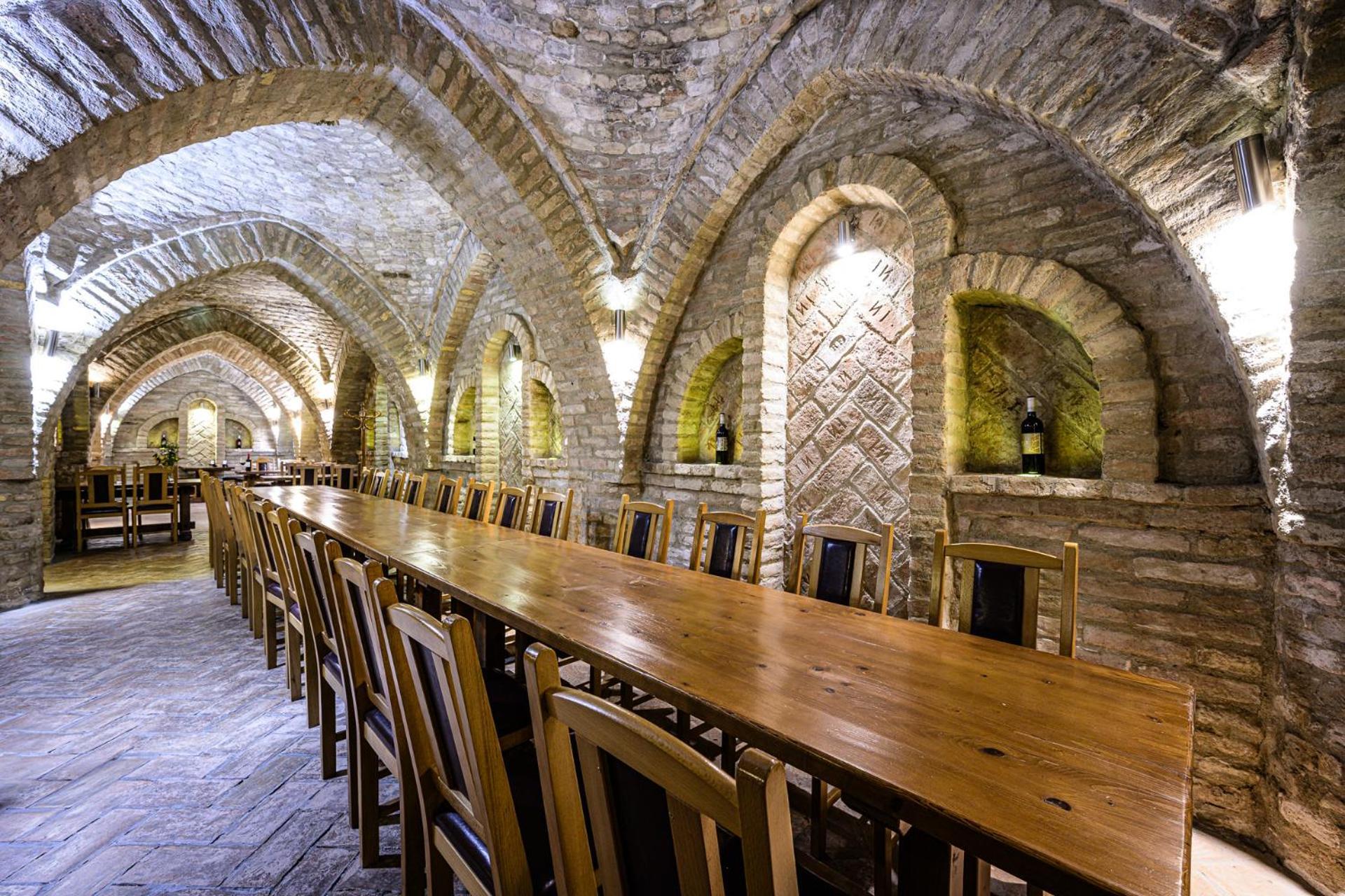 Vinatus Pince Hotell Villány Exteriör bild